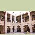Szkoła Al-Ahmadija, na tyłach Heritage House, była szkołą dla dzieci rządzącej klasy w Dubaju.