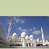 Wielki Meczet Szejka Zajda, mieści 40 tys. wiernych. Archtektura inspirowana przez projekty Mughal i Moorish. 57 kopuł z białego marmuru. Centralna kopuła jest największą na świecie ma 33 m średnicy i 85 wys.