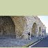 Masywne łuki murów weneckich w Iraklion
