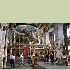 Przepięknie wykończona cerkiew, miejsce licznych cudów przy obrazie Matki Boskiej (z prawej strony).