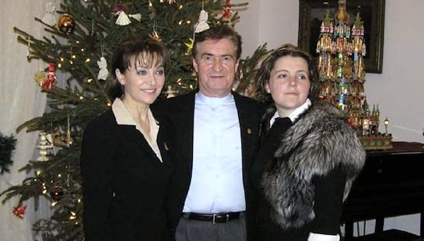 http://irenajarocka.pl/webdocs/image/2024/KG/Irena-z-rodzina-Ambasada-Rzym-2004.jpg