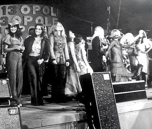 http://irenajarocka.pl/webdocs/image/2025/KG/Festiwal-Opole-1975-scena-foto-grupowe.jpg