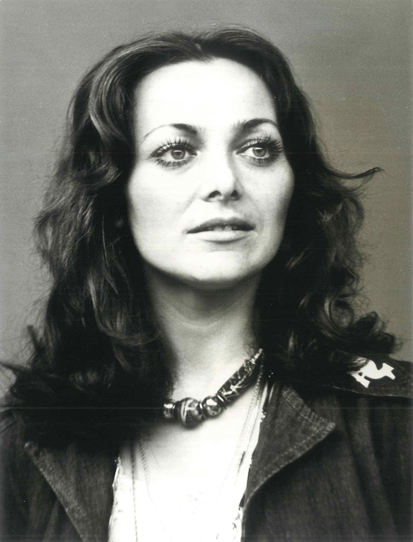 http://irenajarocka.pl/webdocs/image/2025/KG/Irena-Opole-1975-foto-przy-scianie-Ryszard-Radowiecki.jpg