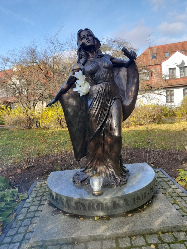 http://irenajarocka.pl/webdocs/image/2025/KG/Irena-pomnik-Gdansk-31-10-2025-1.JPG