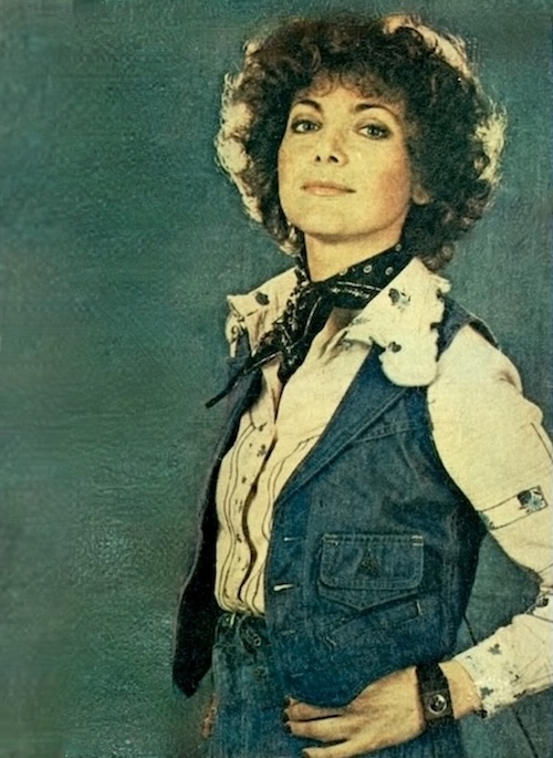 http://irenajarocka.pl/webdocs/image/2026/KG/Irena-1976-w-lokach-jeans-kamizelka.jpeg