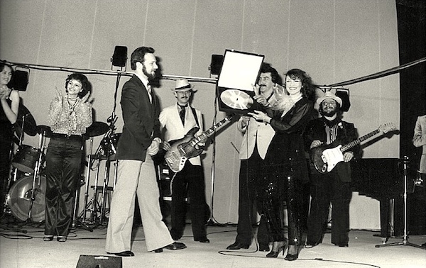 http://irenajarocka.pl/webdocs/image/2026/KG/Irena-Teatr-Buffo-8-03-1980-zlota-plyta.jpg