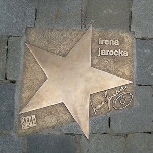 http://irenajarocka.pl/webdocs/image/2026/KG/Irena-gwiazda-na-rynku-w-Opolu.jpeg